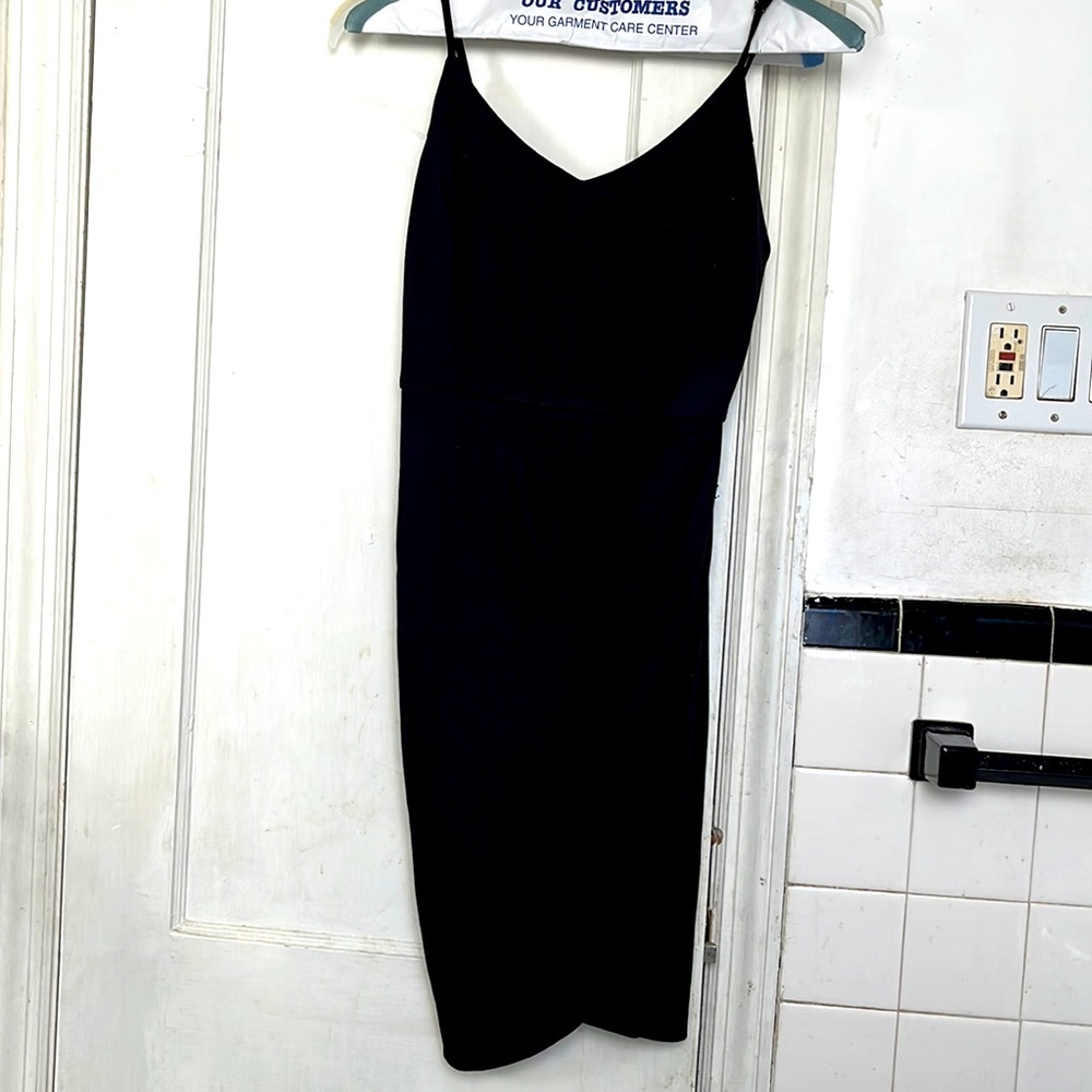 Cute black dress perfect for homecoming or a wedding. Worn once like new!
